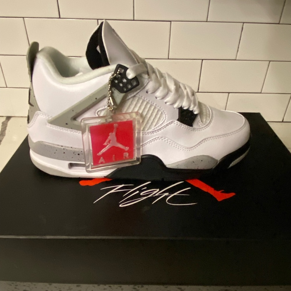 Mens Jordan Retro 4 White Cement Size 7.